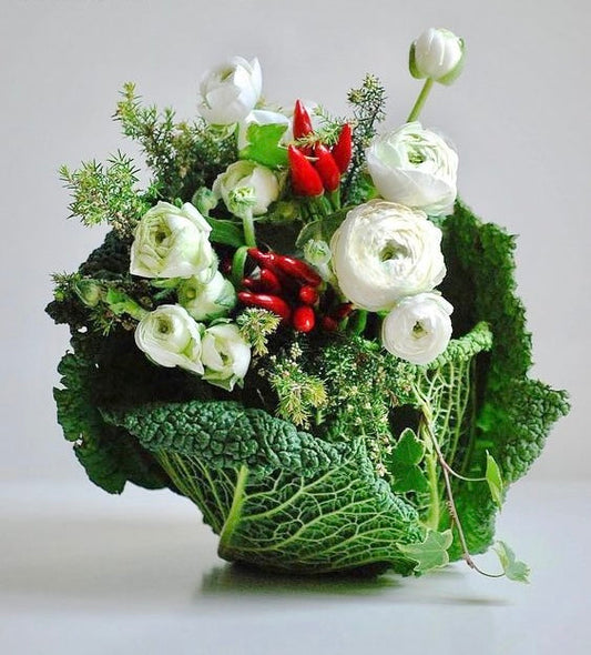 Workshop di centrotavola con verdure e fiori